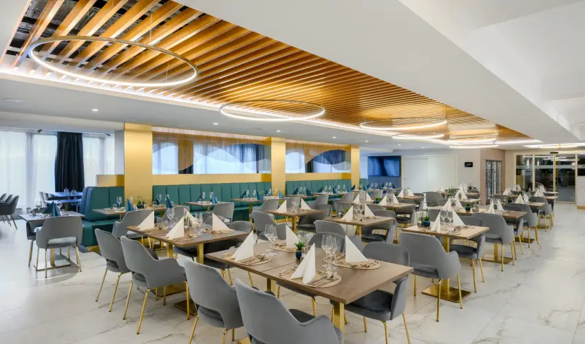 Kenese Bay Garden Resort & Conference Balatonkenese - Kedvezmnyes r csaldok rszre flpanzival (1 jtl)