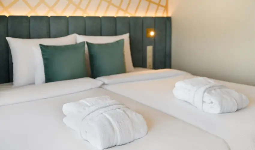 Kenese Bay Garden Resort & Conference Balatonkenese - Kedvezmnyes r csaldok rszre flpanzival (1 jtl)