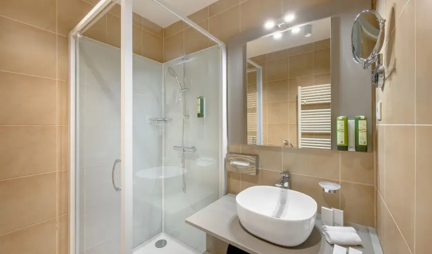 Kenese Bay Garden Resort & Conference Balatonkenese - Kedvezmnyes r csaldok rszre flpanzival (1 jtl)