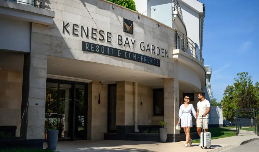 Kenese Bay Garden Resort & Conference Balatonkenese - Kedvezmnyes r csaldok rszre flpanzival (1 jtl)