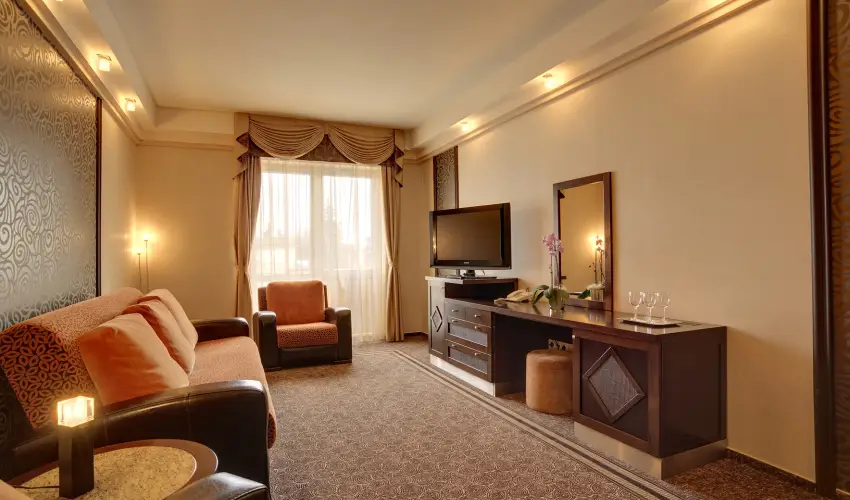 Hunguest Hotel Apollo Hajdszoboszl - Kedvezmnyes r csaldok rszre reggelivel (1 jtl)