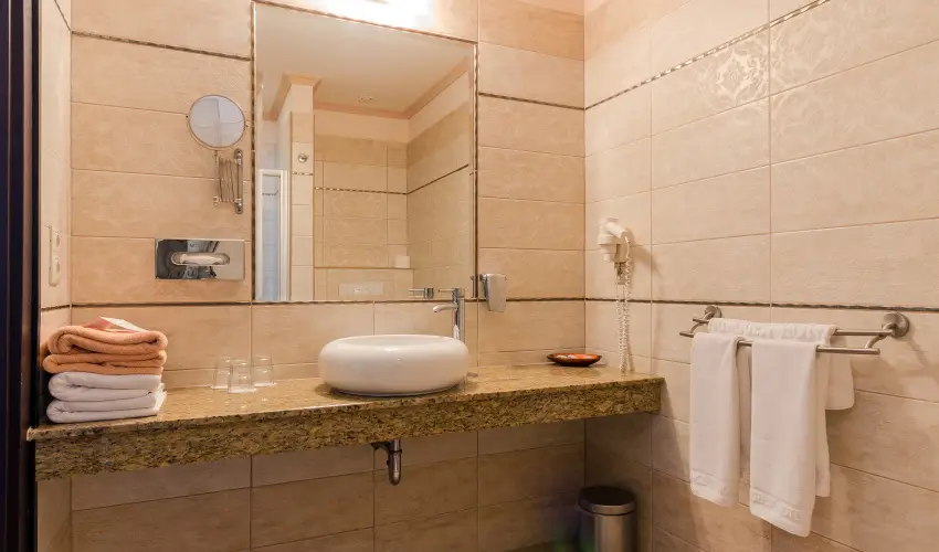 Hunguest Hotel Apollo Hajdszoboszl - Kedvezmnyes r csaldok rszre reggelivel (1 jtl)