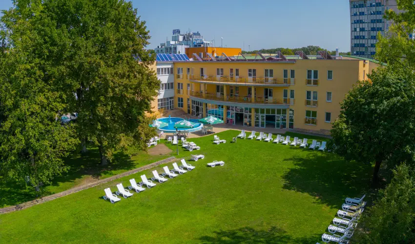 Hunguest Hotel Apollo Hajdszoboszl - Kedvezmnyes r csaldok rszre reggelivel (1 jtl)