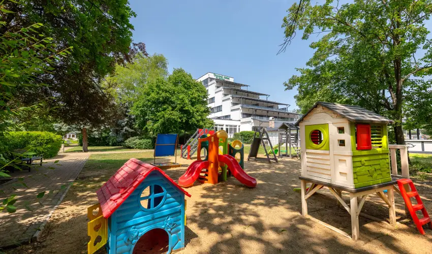 Thermal Hotel Garden Hajd�szoboszl� - F�lpanzi�s aj�nlat (min. 2 �j)