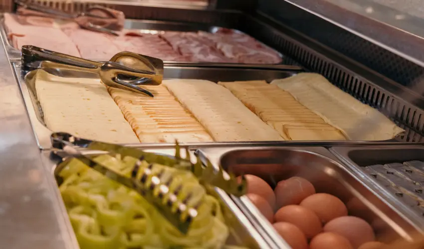 Tisza Sport Hotel Szeged - Kedvezmnyes r csaldok rszreak reggelis elltssal (1 jtl)