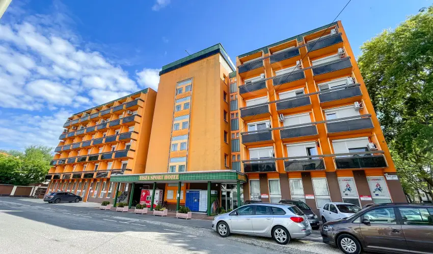 Tisza Sport Hotel Szeged - Kedvezmnyes r csaldok rszreak reggelis elltssal (1 jtl)