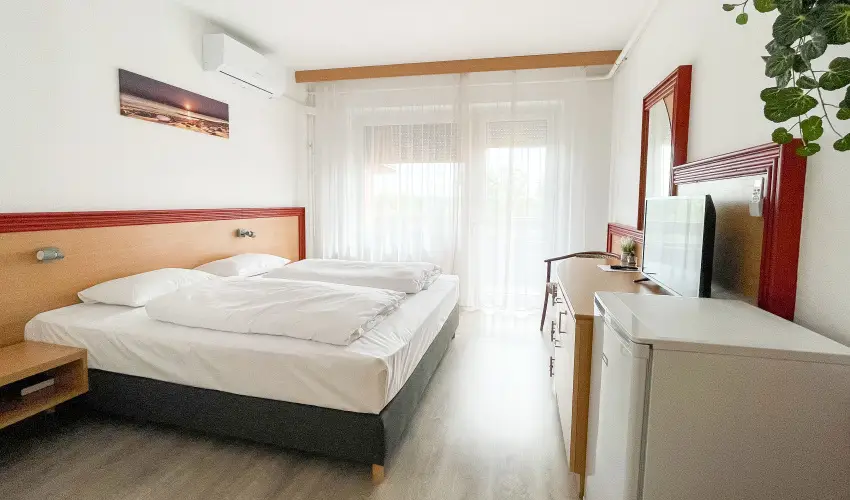 Tisza Sport Hotel Szeged - Kedvezmnyes r csaldok rszreak reggelis elltssal (1 jtl)