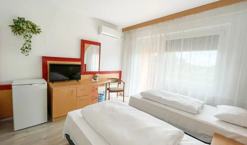 Tisza Sport Hotel Szeged - Kedvezmnyes r csaldok rszreak reggelis elltssal (1 jtl)