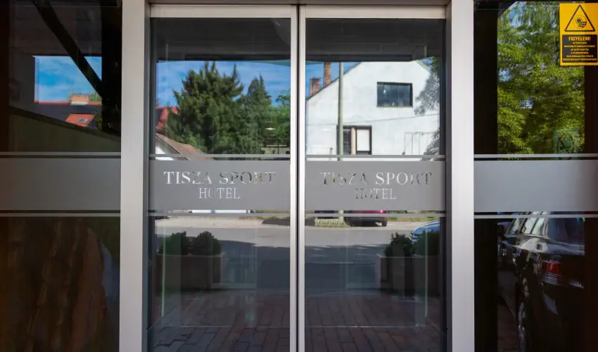 Tisza Sport Hotel Szeged - Kedvezmnyes r csaldok rszreak reggelis elltssal (1 jtl)