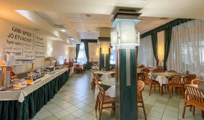 Tisza Sport Hotel Szeged - Kedvezmnyes r csaldok rszreak reggelis elltssal (1 jtl)