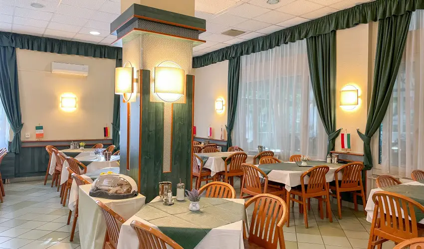 Tisza Sport Hotel Szeged - Kedvezmnyes r csaldok rszreak reggelis elltssal (1 jtl)