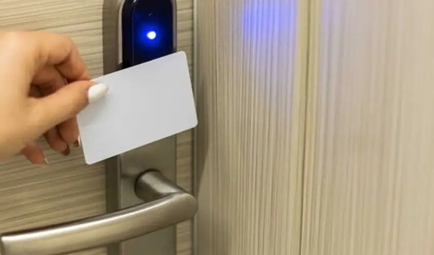 Tiszacsegei Halszcsrda s Panzi  Tiszacsege - Kedvezmnyes r csaldok rszreak reggelivel (1 jtl)