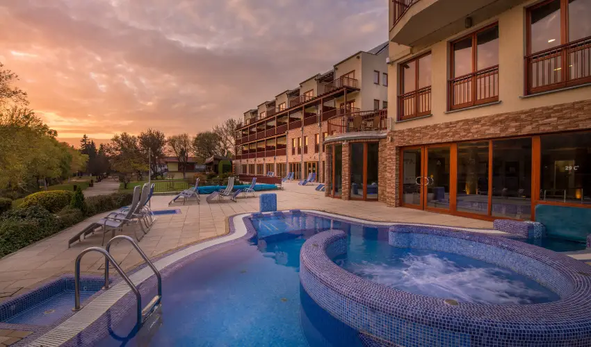 T Wellness Hotel Bnk - Egy jszaks wellness flpanzival