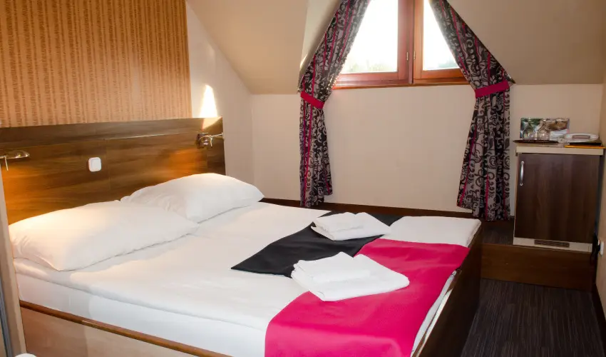 T Wellness Hotel Bnk - Egy jszaks wellness flpanzival