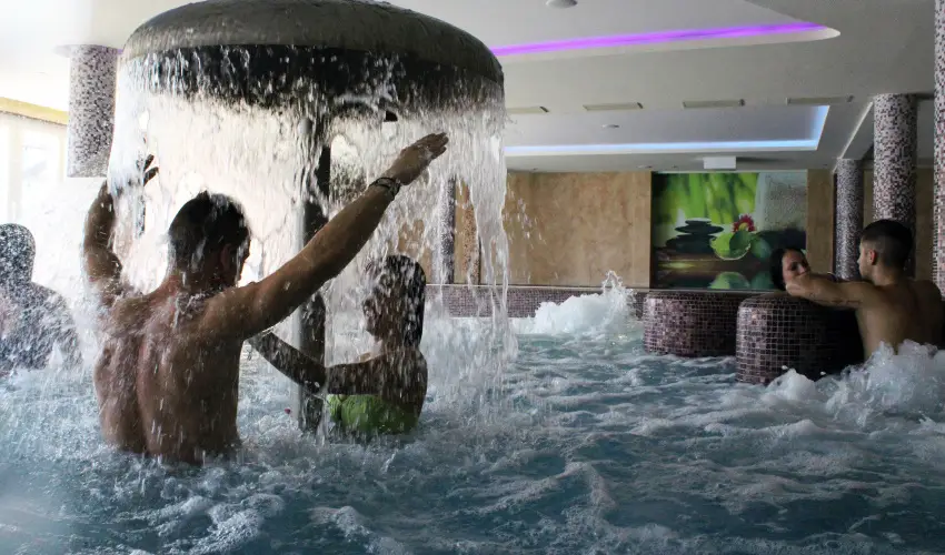 T Wellness Hotel Bnk - Egy jszaks wellness flpanzival