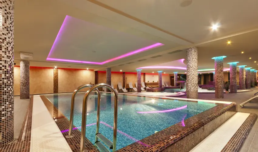 T Wellness Hotel Bnk - Egy jszaks wellness flpanzival