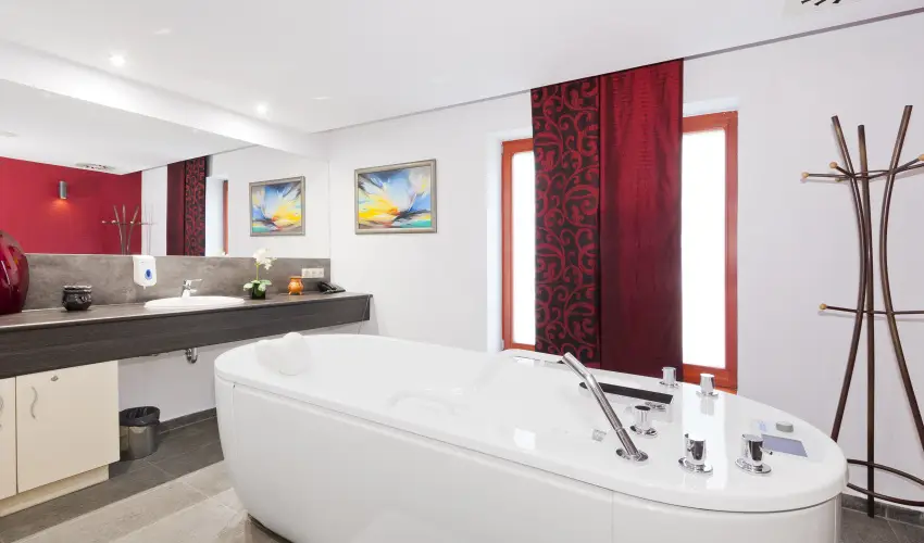 T Wellness Hotel Bnk - Egy jszaks wellness flpanzival