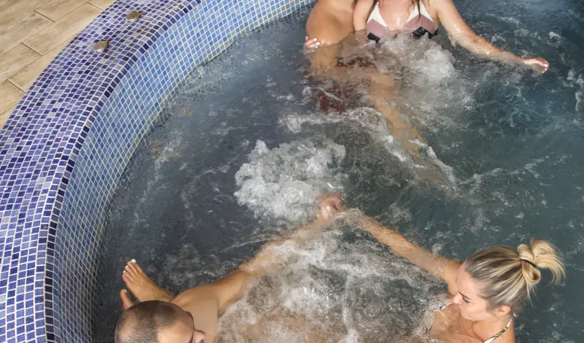 T Wellness Hotel Bnk - Egy jszaks wellness flpanzival