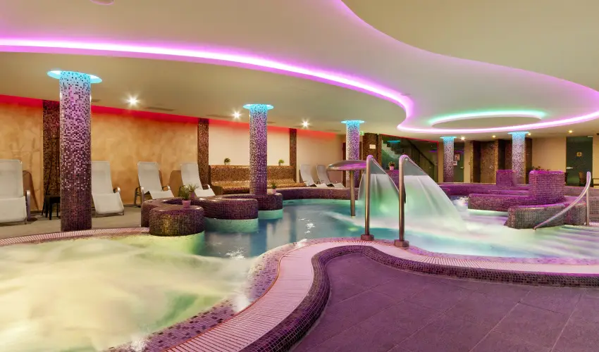 T Wellness Hotel Bnk - Egy jszaks wellness flpanzival