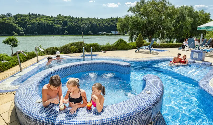 T Wellness Hotel Bnk - Egy jszaks wellness flpanzival