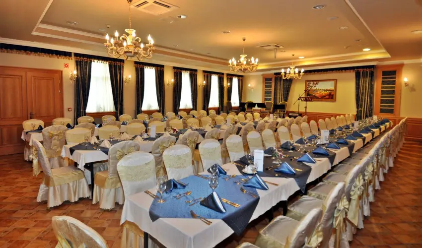 Hotel Villa Classica P�pa - Kedvezm�nyes �r csal�dok r�sz�reak reggelis ell�t�ssal (1 �jt�l)
