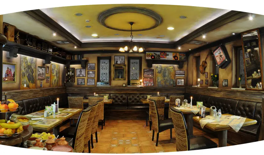 Hotel Villa Classica P�pa - Kedvezm�nyes �r csal�dok r�sz�reak reggelis ell�t�ssal (1 �jt�l)