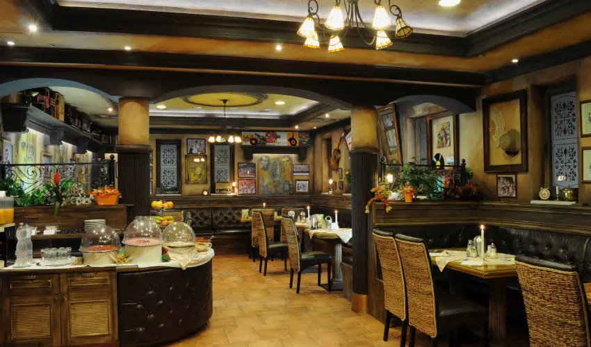 Hotel Villa Classica P�pa - Kedvezm�nyes �r csal�dok r�sz�reak reggelis ell�t�ssal (1 �jt�l)