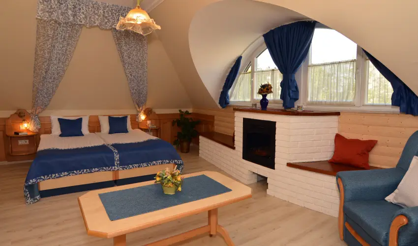 Hotel Villa Classica P�pa - Kedvezm�nyes �r csal�dok r�sz�reak reggelis ell�t�ssal (1 �jt�l)