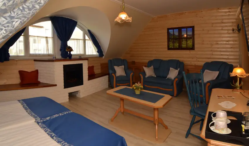 Hotel Villa Classica P�pa - Kedvezm�nyes �r csal�dok r�sz�reak reggelis ell�t�ssal (1 �jt�l)