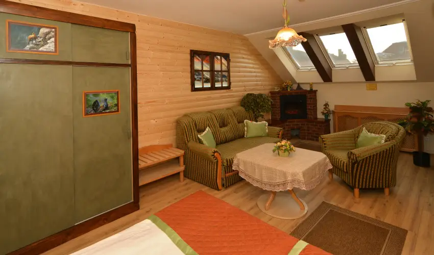 Hotel Villa Classica P�pa - Kedvezm�nyes �r csal�dok r�sz�reak reggelis ell�t�ssal (1 �jt�l)