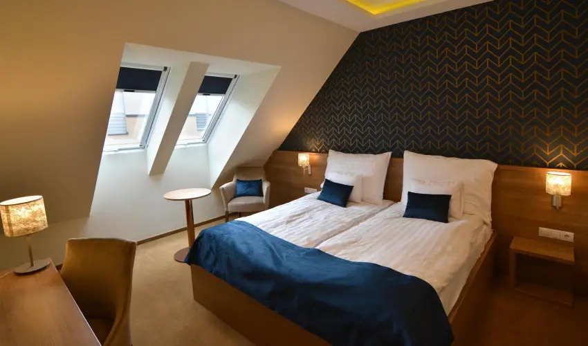 Hotel Villa Classica P�pa - Kedvezm�nyes �r csal�dok r�sz�reak reggelis ell�t�ssal (1 �jt�l)