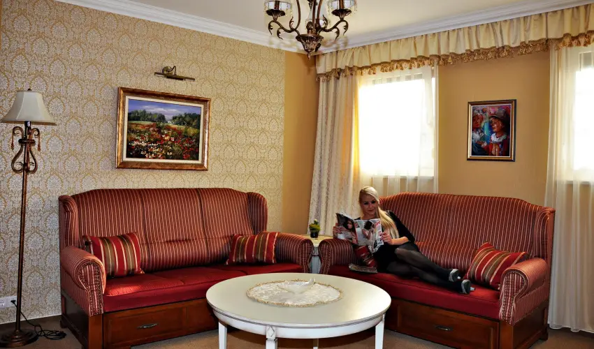 Hotel Villa Classica P�pa - Kedvezm�nyes �r csal�dok r�sz�reak reggelis ell�t�ssal (1 �jt�l)