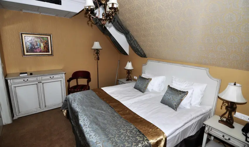 Hotel Villa Classica P�pa - Kedvezm�nyes �r csal�dok r�sz�reak reggelis ell�t�ssal (1 �jt�l)