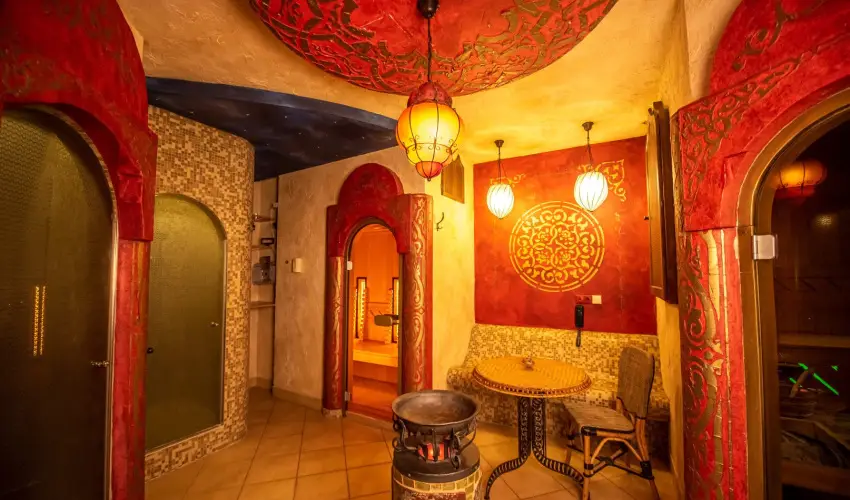 Hotel Villa Classica P�pa - Kedvezm�nyes �r csal�dok r�sz�reak reggelis ell�t�ssal (1 �jt�l)