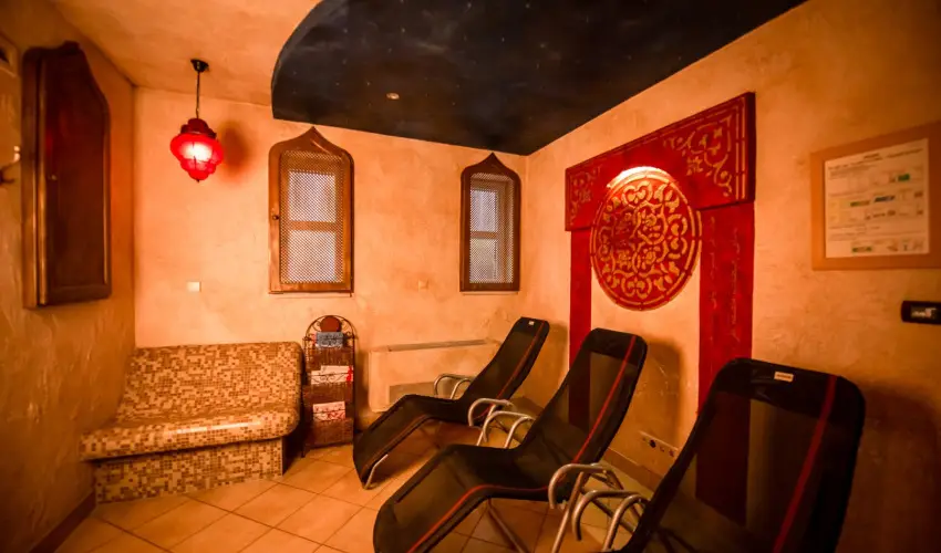 Hotel Villa Classica P�pa - Kedvezm�nyes �r csal�dok r�sz�reak reggelis ell�t�ssal (1 �jt�l)