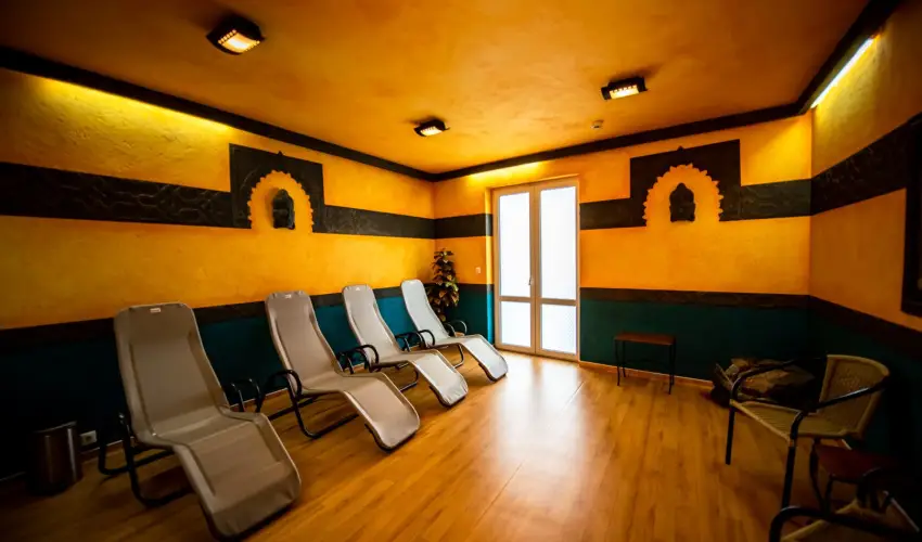 Hotel Villa Classica P�pa - Kedvezm�nyes �r csal�dok r�sz�reak reggelis ell�t�ssal (1 �jt�l)