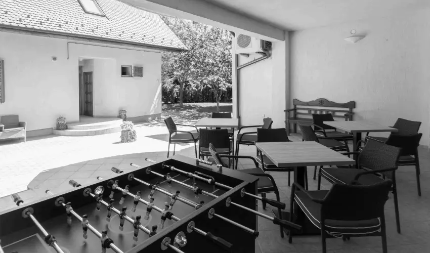 Villa Oliva Boutique Rooms Zam�rdi - Kedvezm�nyes �r csal�dok r�sz�reak reggelis ell�t�ssal (1 �jt�l)
