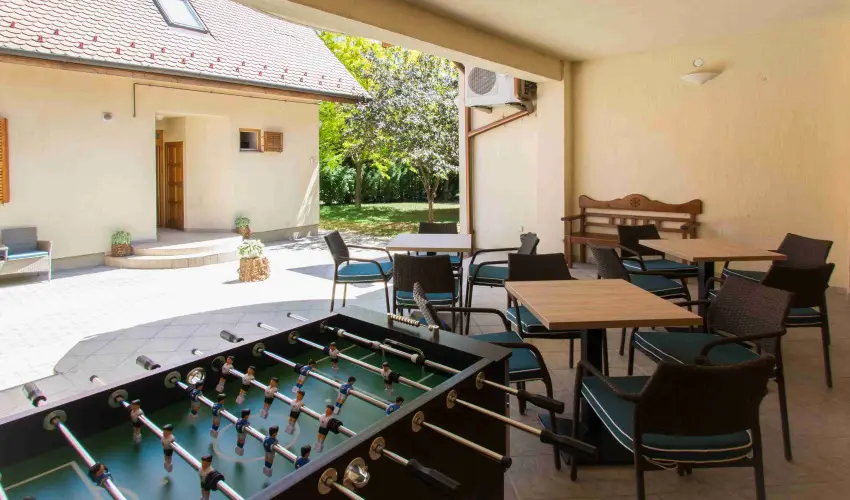 Villa Oliva Boutique Rooms Zam�rdi - Kedvezm�nyes �r csal�dok r�sz�reak reggelis ell�t�ssal (1 �jt�l)