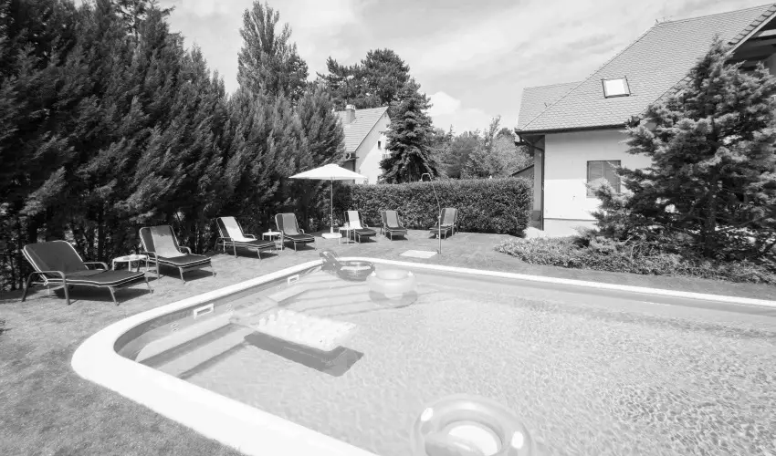 Villa Oliva Boutique Rooms Zam�rdi - Kedvezm�nyes �r csal�dok r�sz�reak reggelis ell�t�ssal (1 �jt�l)