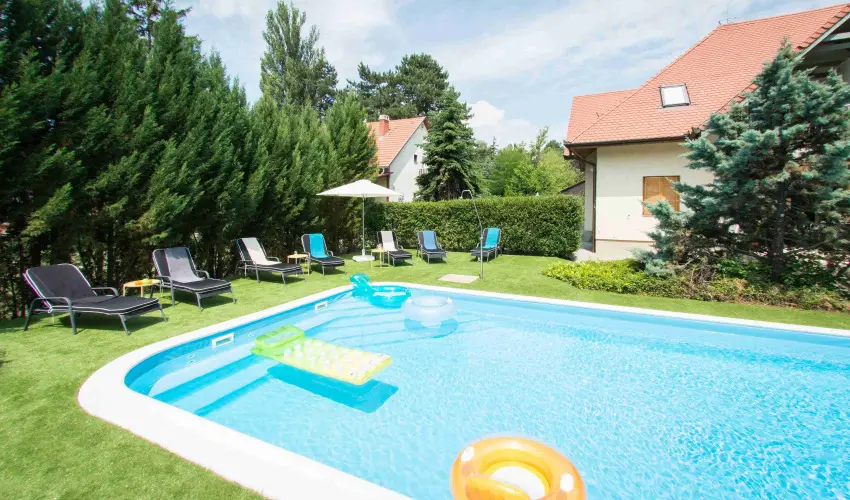 Villa Oliva Boutique Rooms Zam�rdi - Kedvezm�nyes �r csal�dok r�sz�reak reggelis ell�t�ssal (1 �jt�l)