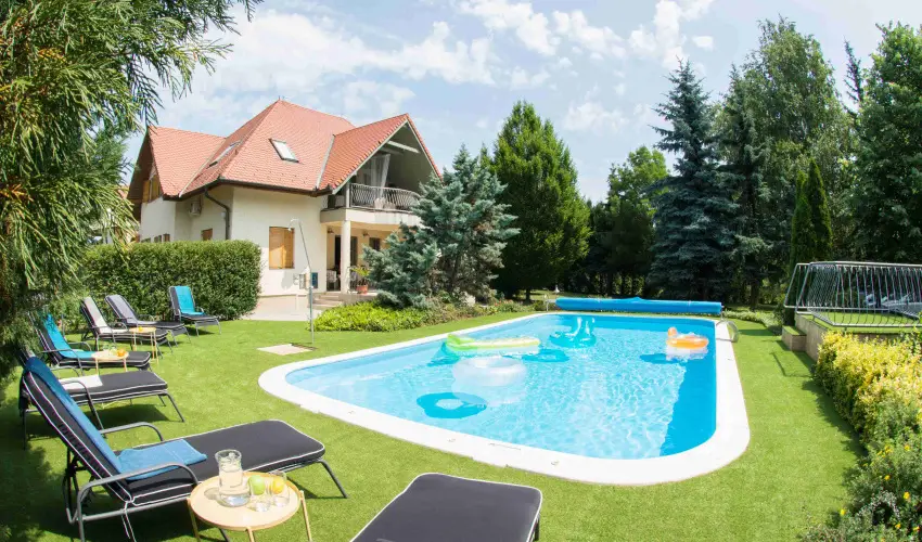 Villa Oliva Boutique Rooms Zam�rdi - Kedvezm�nyes �r csal�dok r�sz�reak reggelis ell�t�ssal (1 �jt�l)