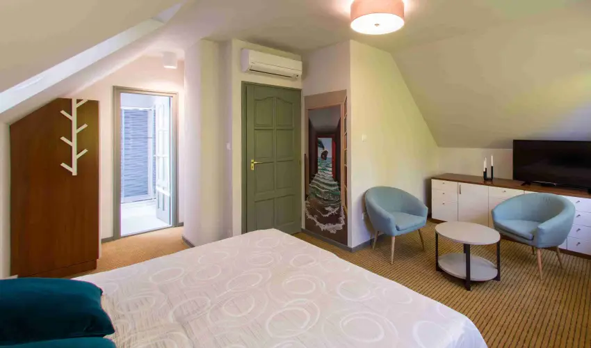 Villa Oliva Boutique Rooms Zam�rdi - Kedvezm�nyes �r csal�dok r�sz�reak reggelis ell�t�ssal (1 �jt�l)