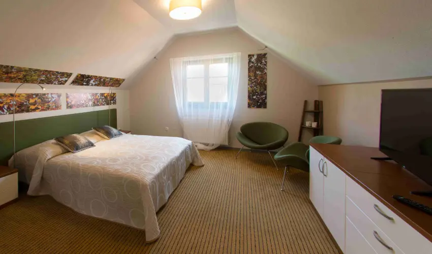 Villa Oliva Boutique Rooms Zam�rdi - Kedvezm�nyes �r csal�dok r�sz�reak reggelis ell�t�ssal (1 �jt�l)