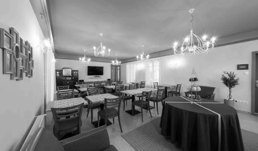 Villa Oliva Boutique Rooms Zam�rdi - Kedvezm�nyes �r csal�dok r�sz�reak reggelis ell�t�ssal (1 �jt�l)