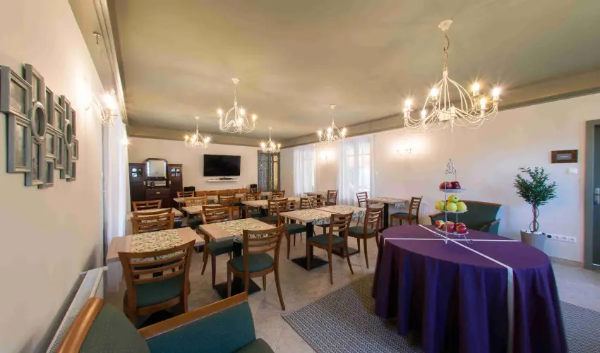 Villa Oliva Boutique Rooms Zam�rdi - Kedvezm�nyes �r csal�dok r�sz�reak reggelis ell�t�ssal (1 �jt�l)