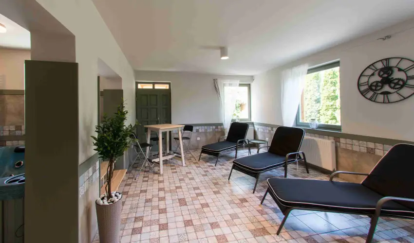 Villa Oliva Boutique Rooms Zam�rdi - Kedvezm�nyes �r csal�dok r�sz�reak reggelis ell�t�ssal (1 �jt�l)