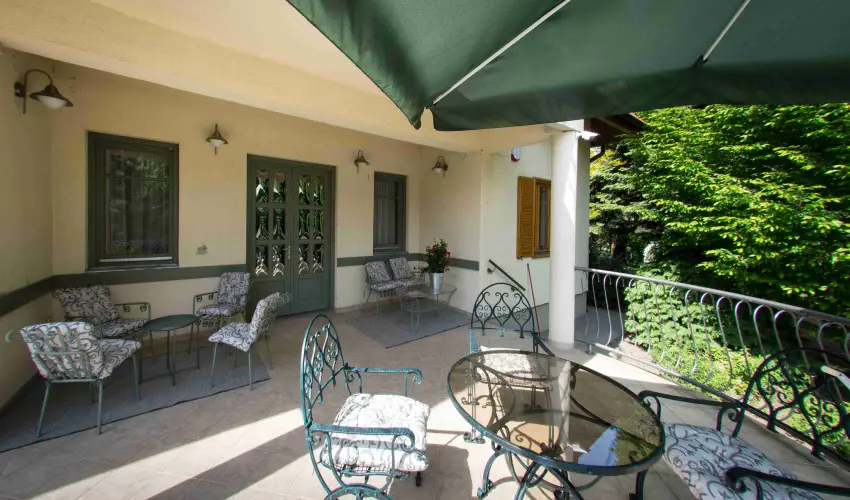Villa Oliva Boutique Rooms Zam�rdi - Kedvezm�nyes �r csal�dok r�sz�reak reggelis ell�t�ssal (1 �jt�l)