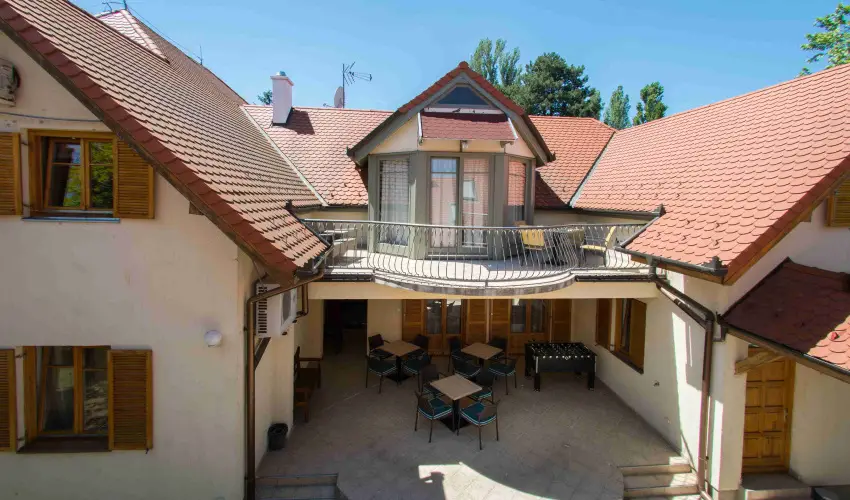 Villa Oliva Boutique Rooms Zam�rdi - Kedvezm�nyes �r csal�dok r�sz�reak reggelis ell�t�ssal (1 �jt�l)