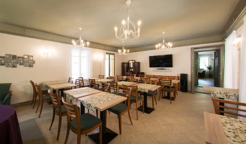 Villa Oliva Boutique Rooms Zam�rdi - Kedvezm�nyes �r csal�dok r�sz�reak reggelis ell�t�ssal (1 �jt�l)