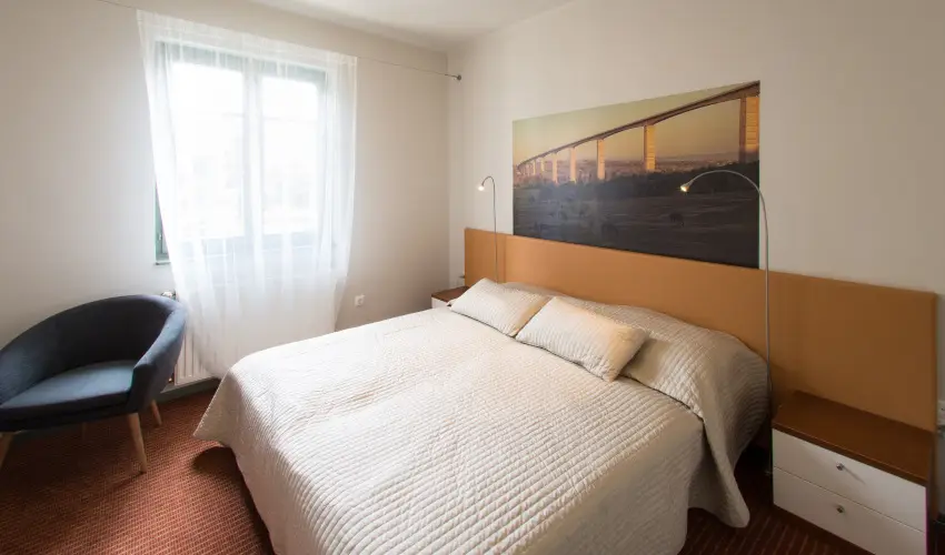 Villa Oliva Boutique Rooms Zam�rdi - Kedvezm�nyes �r csal�dok r�sz�reak reggelis ell�t�ssal (1 �jt�l)